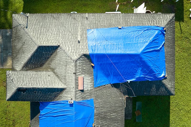 Roof-tarp_AdobeStock_1043801684